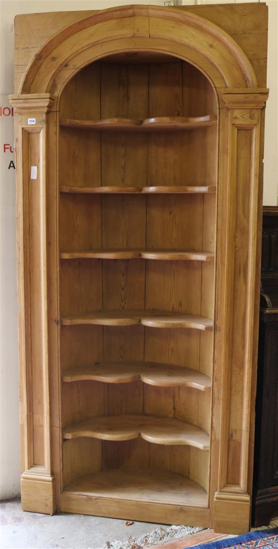 Tall pine barrel back corner cabinet(-)